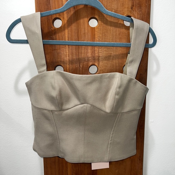 🆕 Oh Polly Laurel Square Neck Tailored Top and Maize Pleated Mini Skirt - Picture 12 of 16